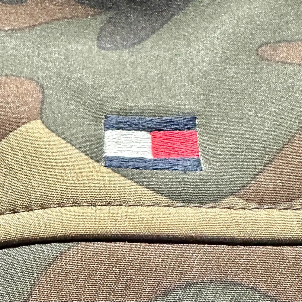Tommy Hilfiger Men’s Sherpa Lined Softshell Hooded Camo Jacket Size M Medium